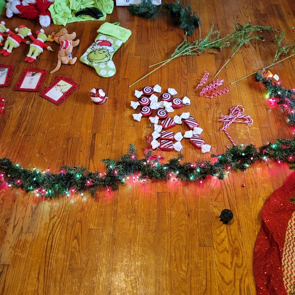 Grinch Christmas Decor - Picture 8 of 9
